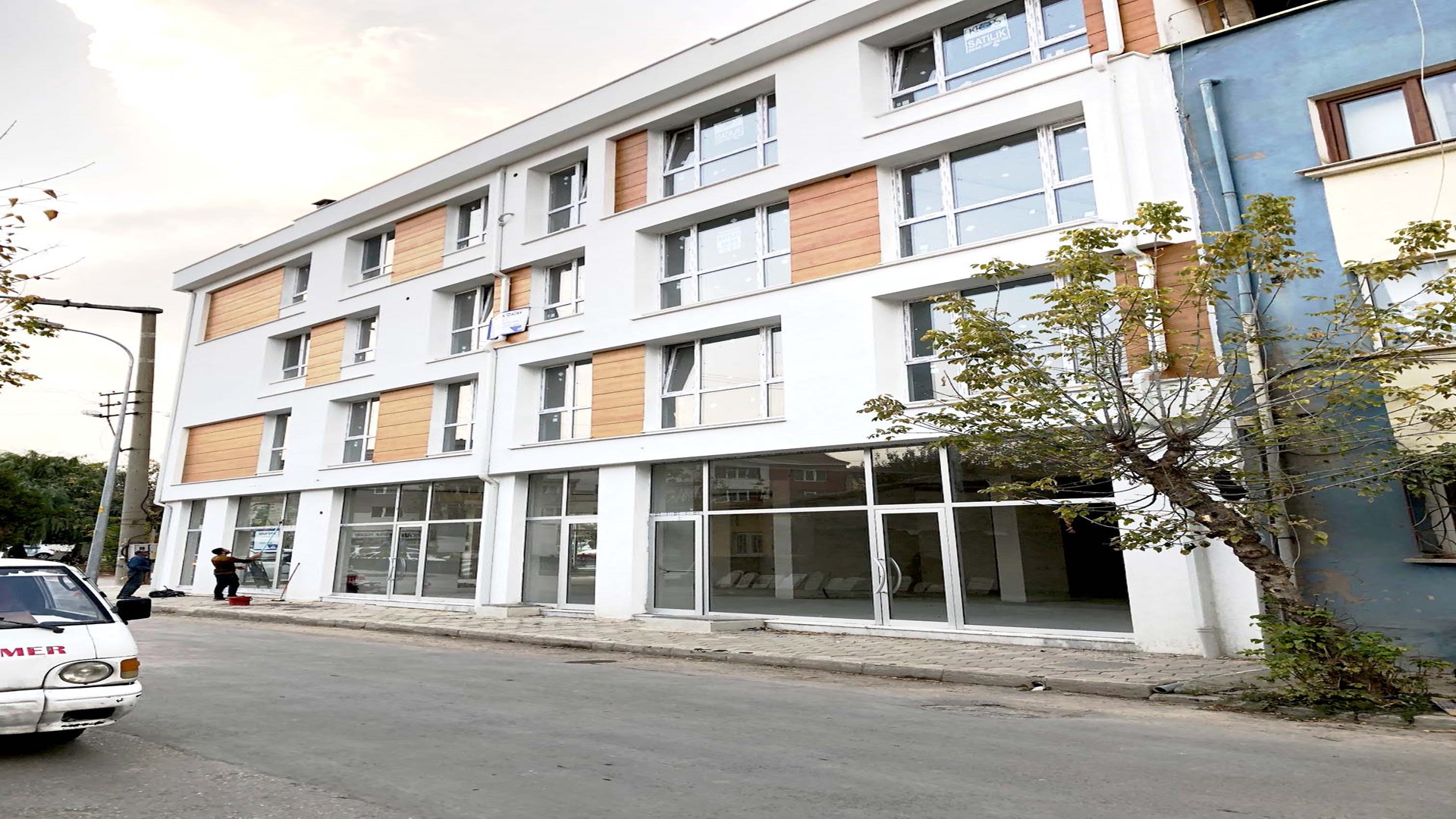 Köşe  Değerli Dükkan